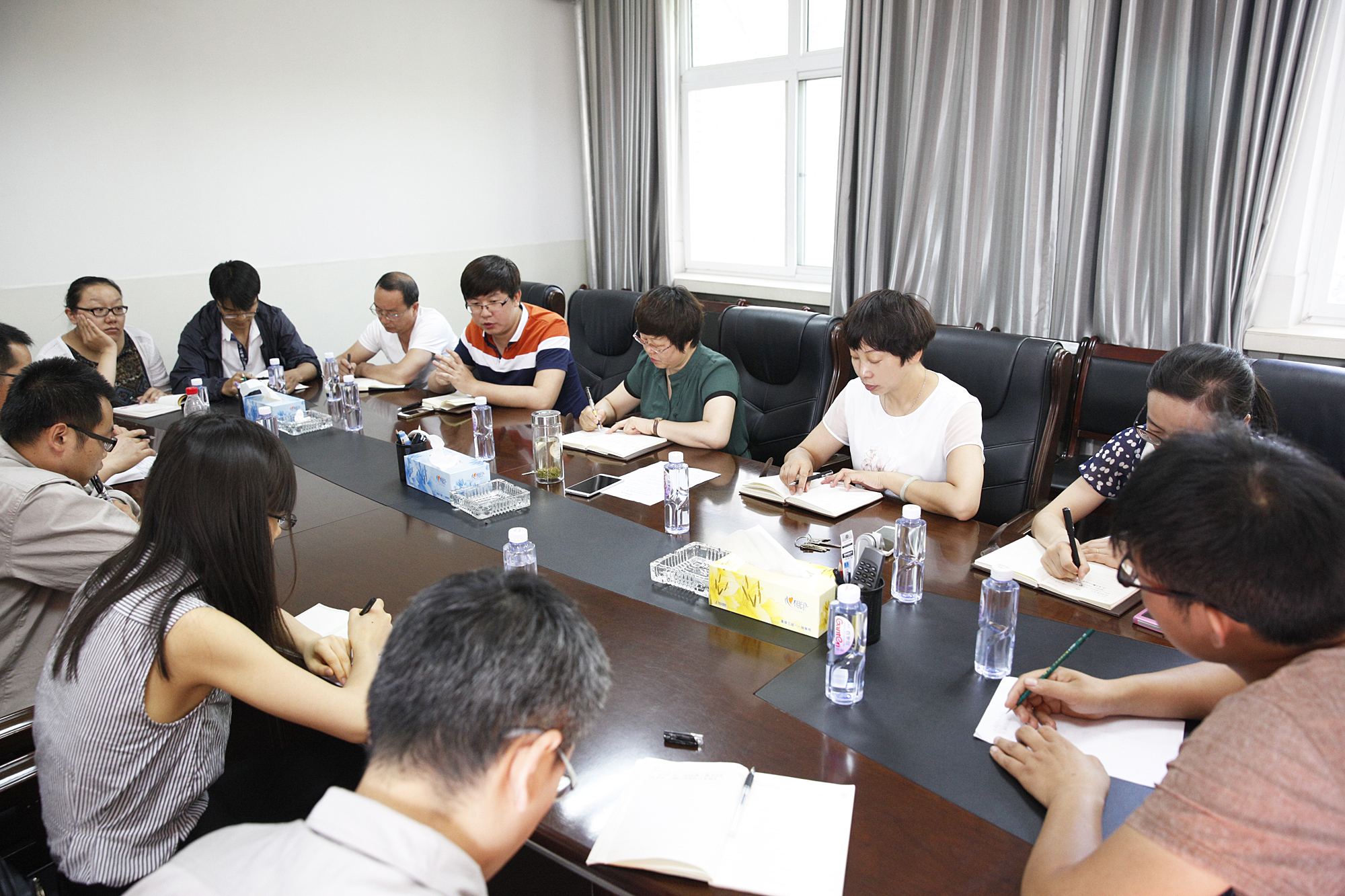 西材院党委召开新党员座谈会 